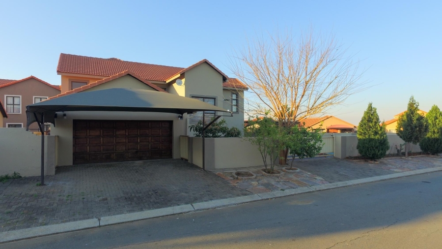 5 Bedroom Property for Sale in Waterkloof East North West